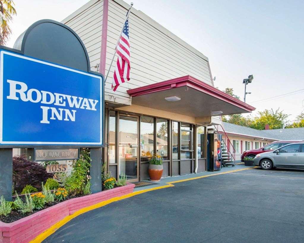 Signature Inn Юджин Экстерьер фото