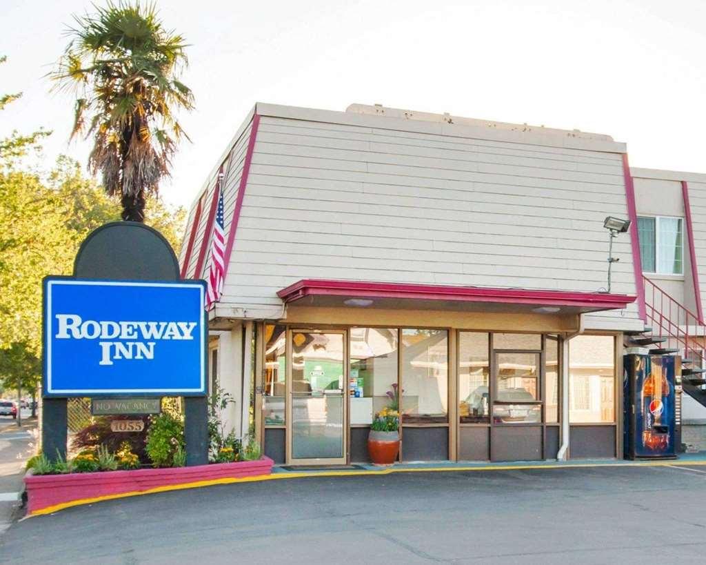 Signature Inn Юджин Экстерьер фото